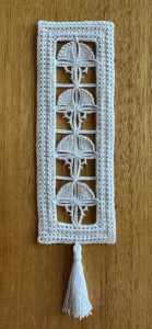 Reticella pansies bookmark, featuring a thick frame and 4 pansies